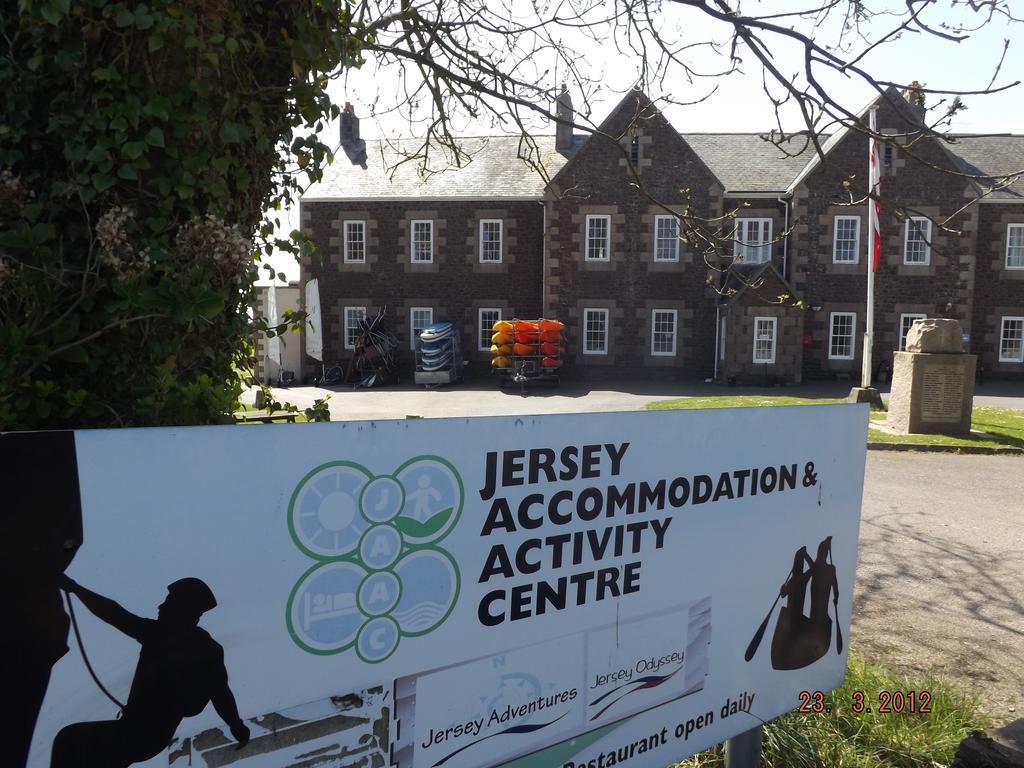 Jersey Accommodation And Activity Centre Gorey Extérieur photo
