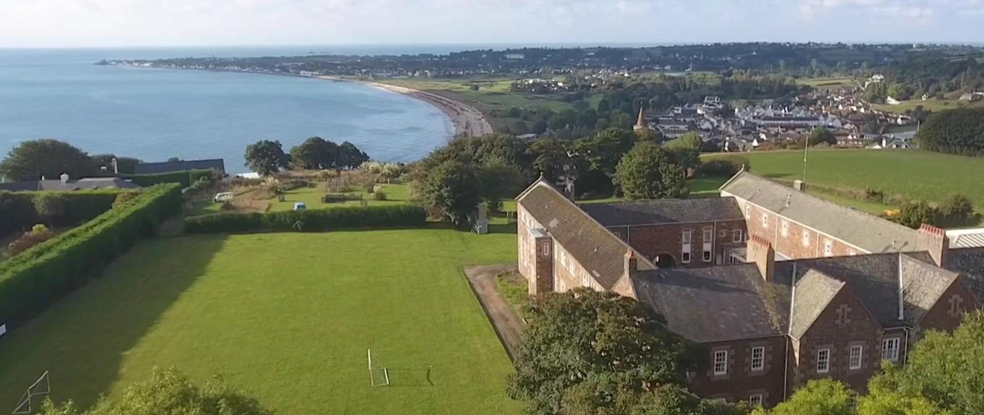 Jersey Accommodation And Activity Centre Gorey Extérieur photo